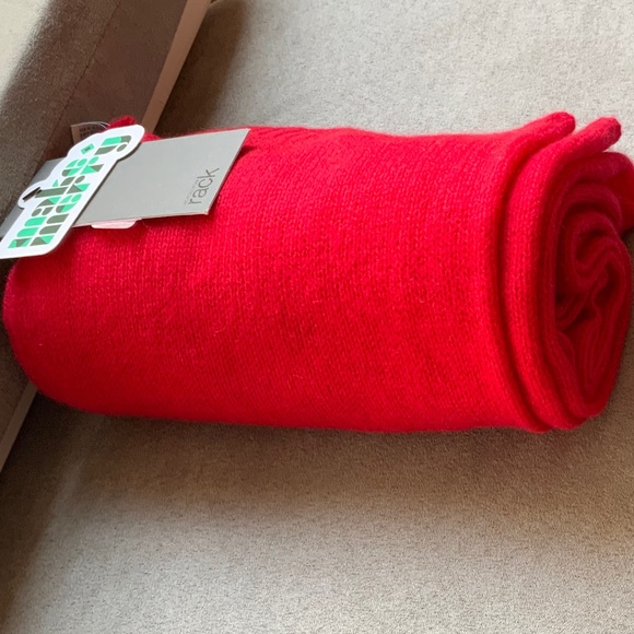 NORDSTROM RACK 100% CASHMERE Scarf In Scarlet Red OS NWT - Picture 12 of 15